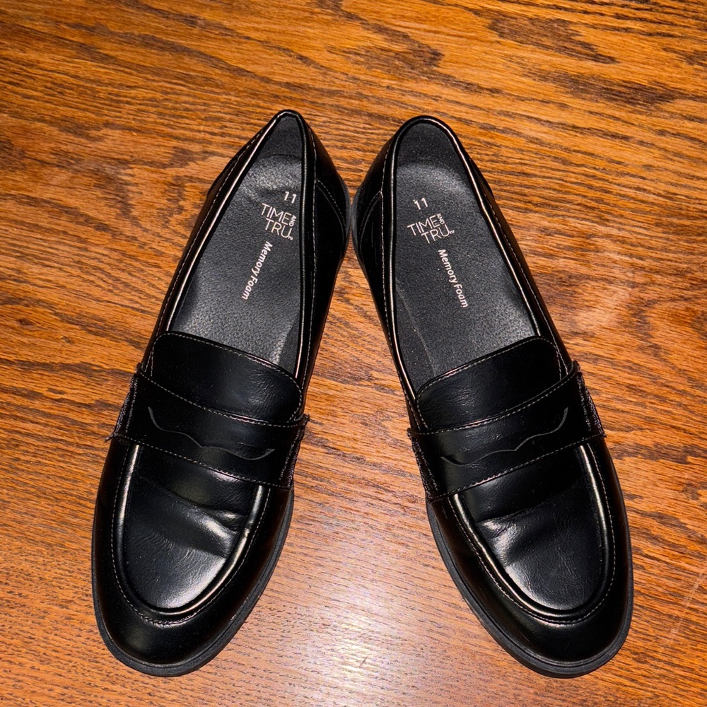 Time and Tru Classic Black Loafers